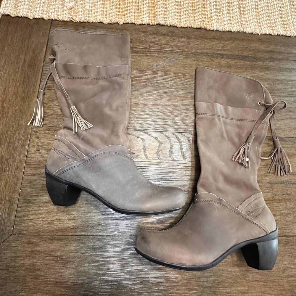 OTBT Elyria Tall Taupe Leather Tassel Boots Women's Knee High Heel Zip Up Sz 8.5